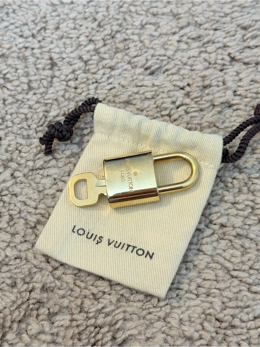 LOUIS VUITTON